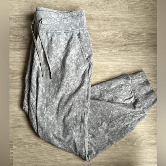 Lululemon Ready to Rulu Jogger - Picture 2 of 4